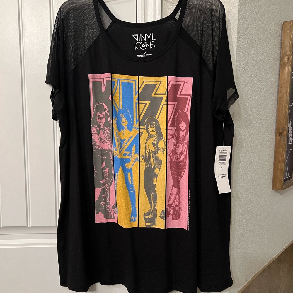 Torrid Kiss Tee